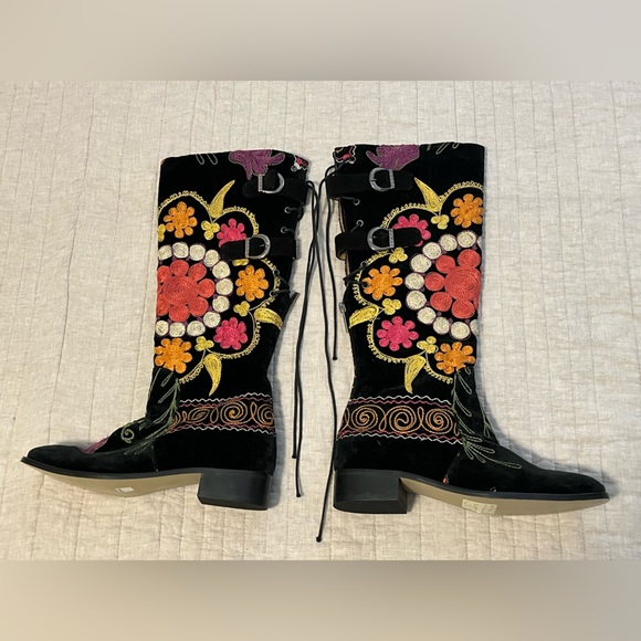 Zeyzani Shoes - NWOT Zeyzani Turkish Black Velvet Embroidered Tall Boots